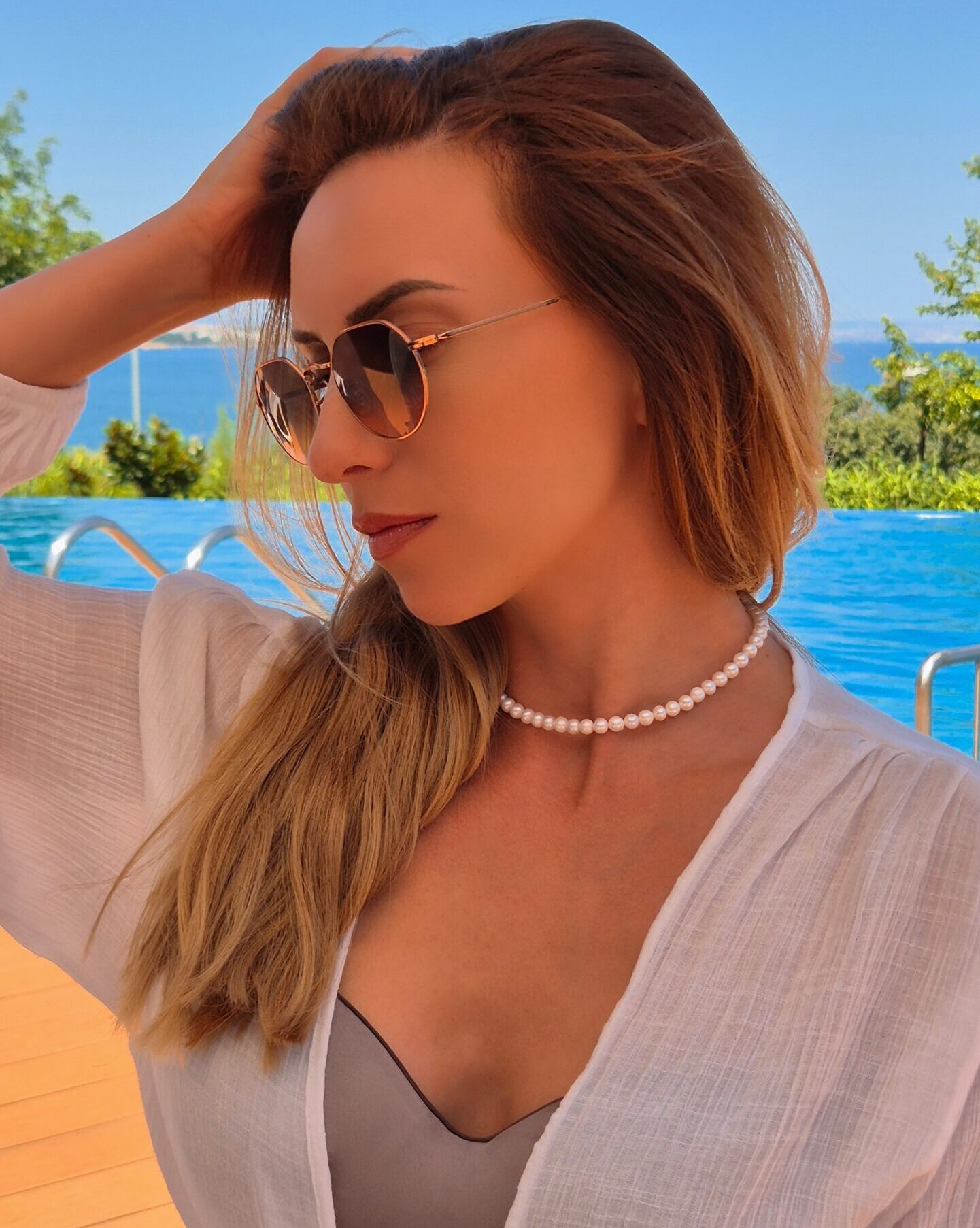Backdrop Pearl Choker - Image 6